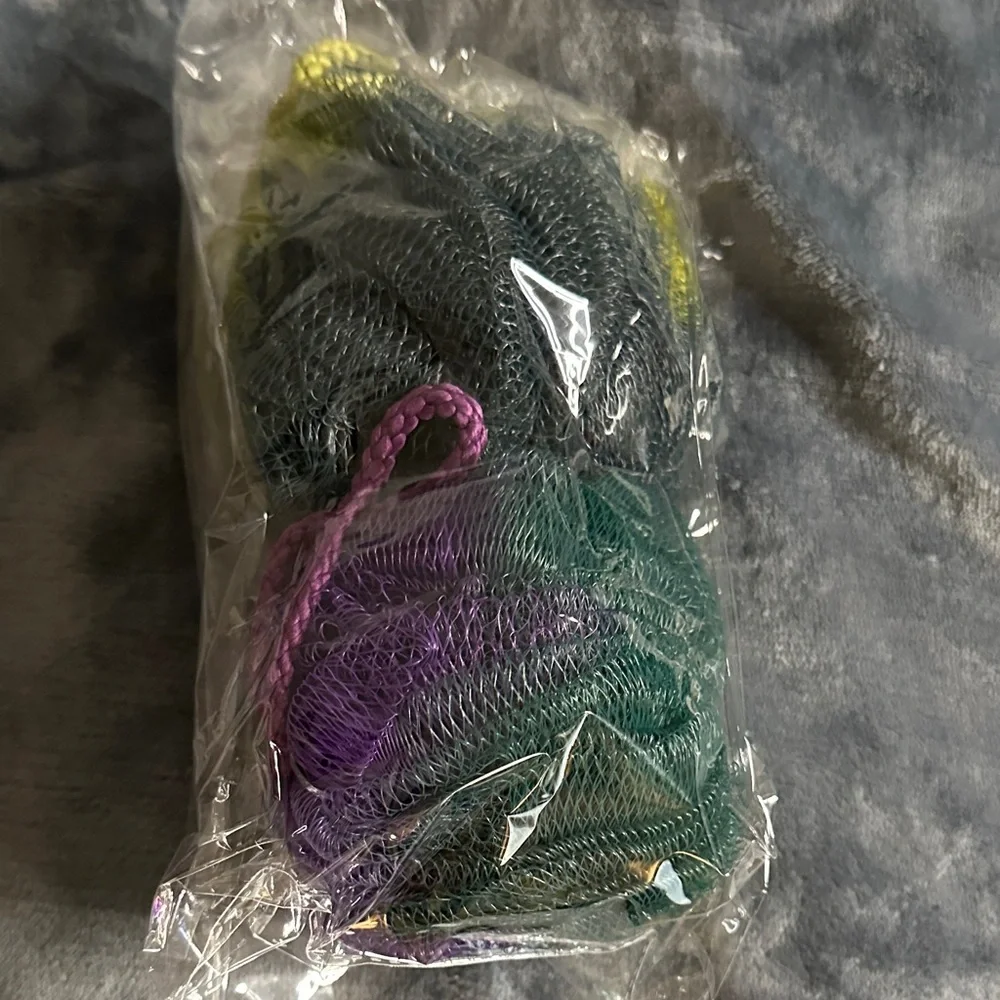 NWOT BATH LOOFAH - Picture 3 of 3